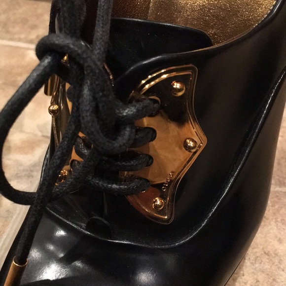 Gucci Black Leather with Gold Hardware Heels - Picture 8 of 8